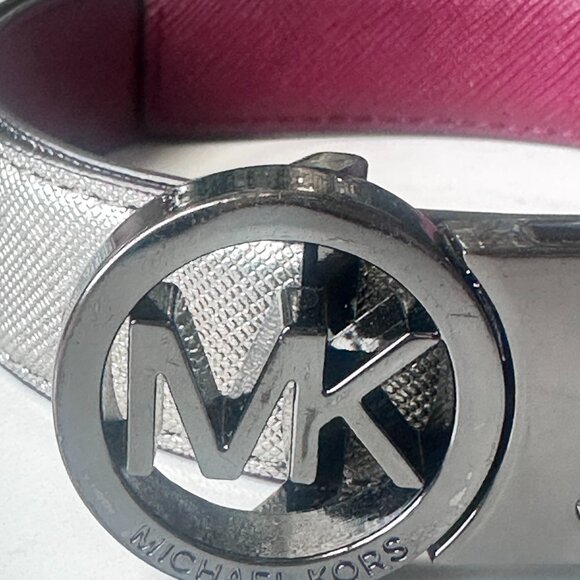 Michael Kors (MK) Logo Reversible Leather Belt - Picture 2 of 7